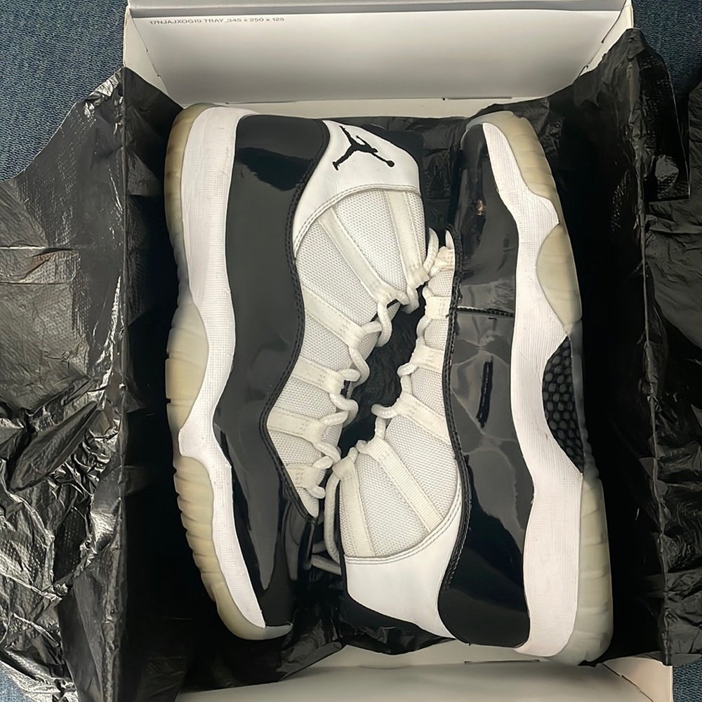 Air Jordan 11 retro concord